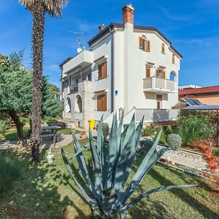 House Near The Sea & Center - Pet Friendly Apartment *