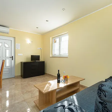 House Near The Sea & Center - Pet Friendly Apartment *